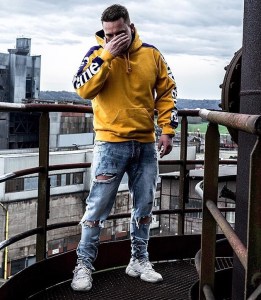 curator blog streetwear outfits