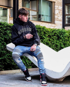 curator blog streetwear outfits