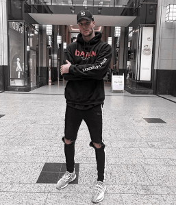 curator blog streetwear outfits