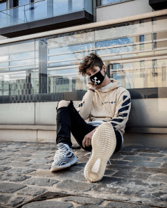 curator blog streetwear outfits