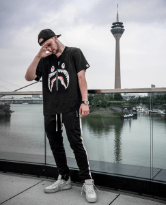 curator blog streetwear outfits