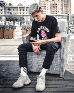 curator blog streetwear outfits