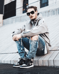 curator blog streetwear outfits